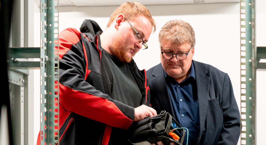 Technical advice and training with tool demonstration - EFB-Elektronik Expert Service